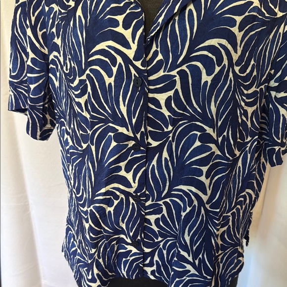 H&M Blue and White Patterned Women's Top - Picture 5 of 9